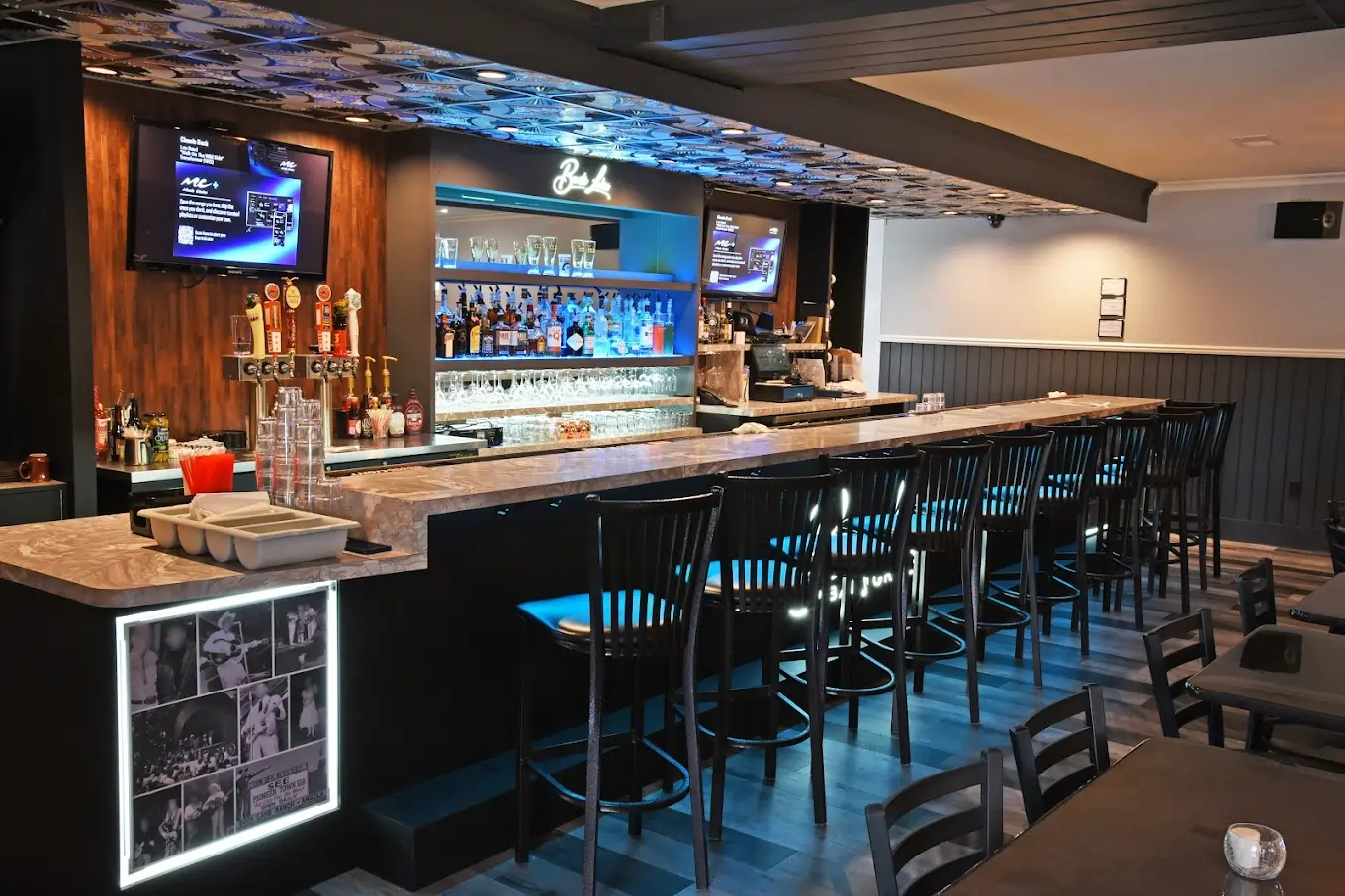 BuckLakeBarandGrillInside Buck Lake Bar and Grill Interior-1