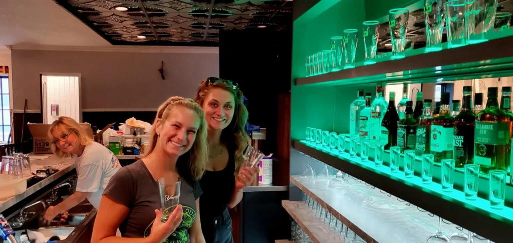 BuckLakeBarandGrillStaff